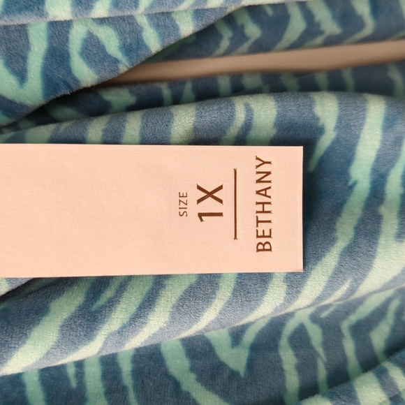 LuLaRoe 1X Teal Bethany Hoodie - Picture 2 of 4